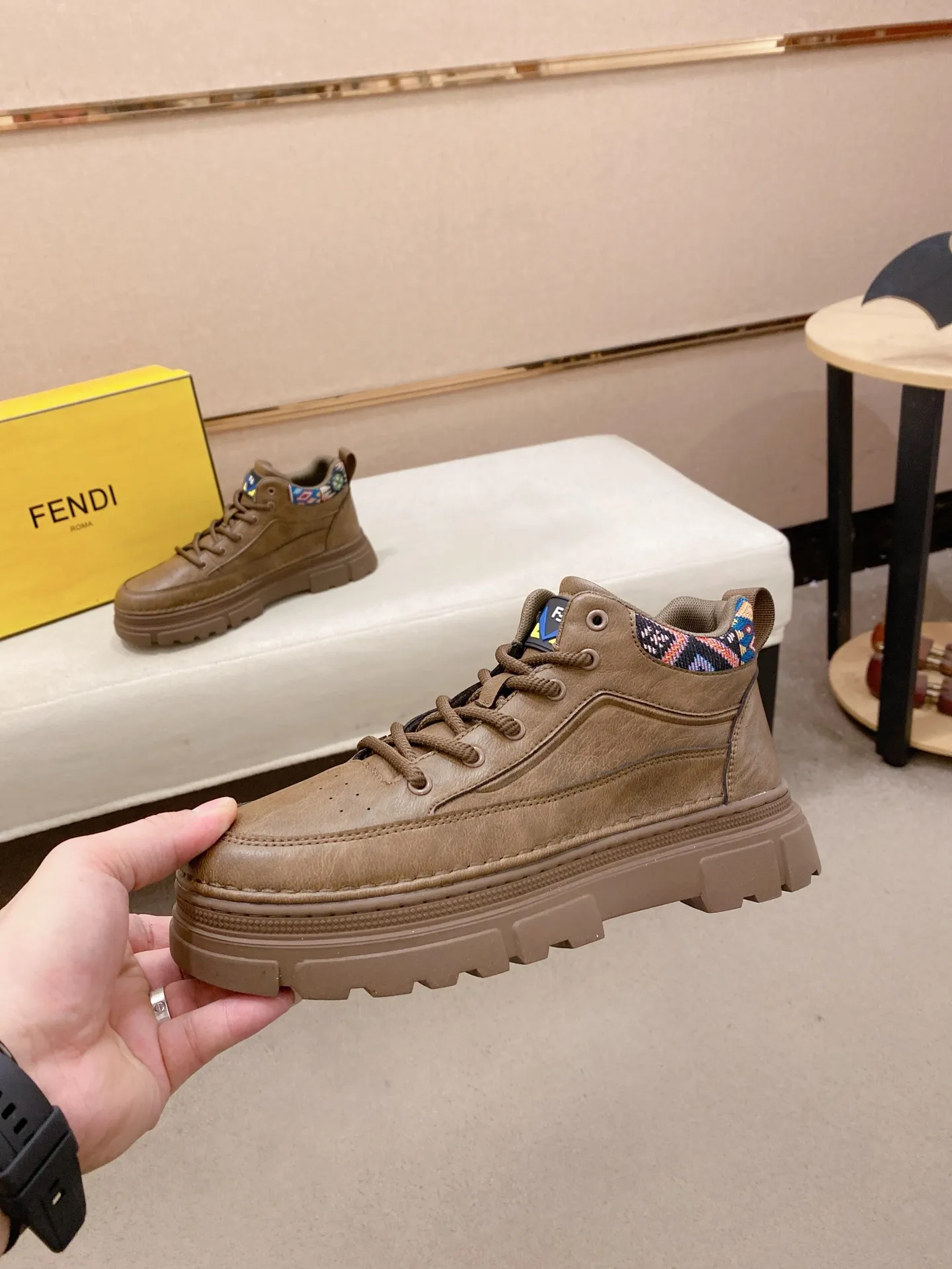 Factory price 442💰 (fendi) New high-top 👊🏻 upper 🇮🇹 imported cowhide fabric 🇩🇪 imported breathable mesh lining. The original outsole is molded to highlight the identity of every man, and the upper foot is elegant and stable🚶🏻🚶🏻The high-end custom counters reproduce the original version📯No matter the wind or rain, the shoe last remains unchanged and can withstand the verification of time🔍️,🔵 Size: 38-44